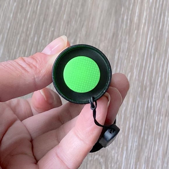 NEW! Tactical Flashlight Rechargeable Waterproof S1000 High Lumen Zooms 5 Modes - Picture 5 of 13